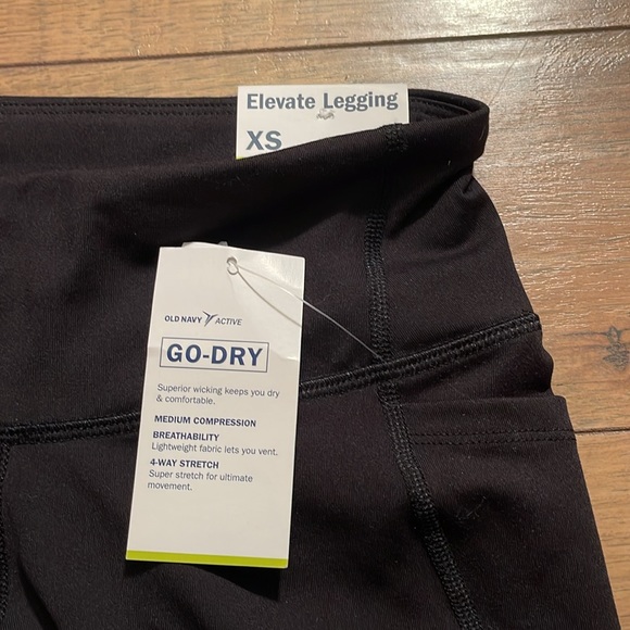 NWT Old Navy Active Elevate Legging Mid-Rise XS Black - Picture 2 of 4